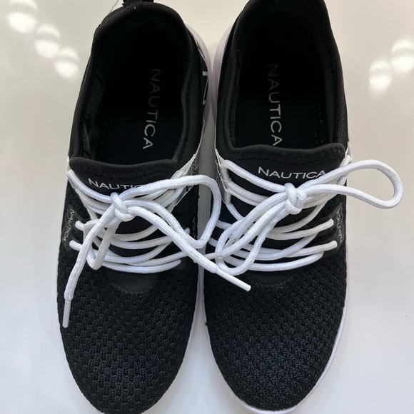 Nautica Women Sneaker Lace-Up Jogger Running Shoe, Black & White Silver, 7.5 - Picture 9 of 10